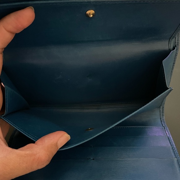 Authentic LV Epi wallet blue - Picture 7 of 14